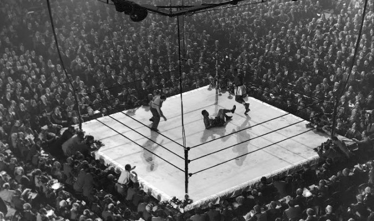 모든 명예는 경기장 안에서 뛰는 사람에게 돌아간다